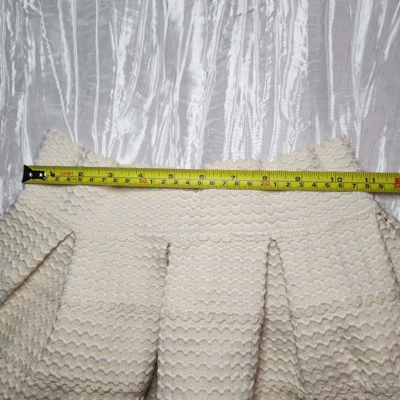 Varga Elegant Cream Textured Women's Skirt - Picture 5 of 6